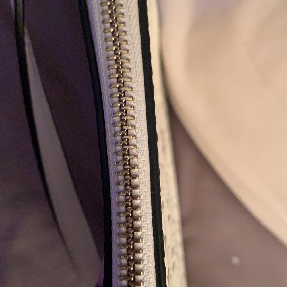 Designer Handbag - Picture 10 of 11